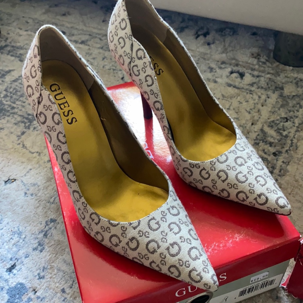 Guess Pointed Toe Heel